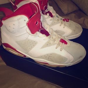 Maroon retro Jordan 6